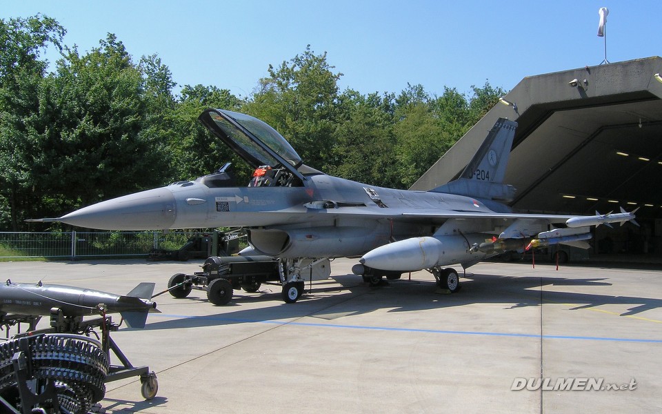 F-16AM J-204 323sqn